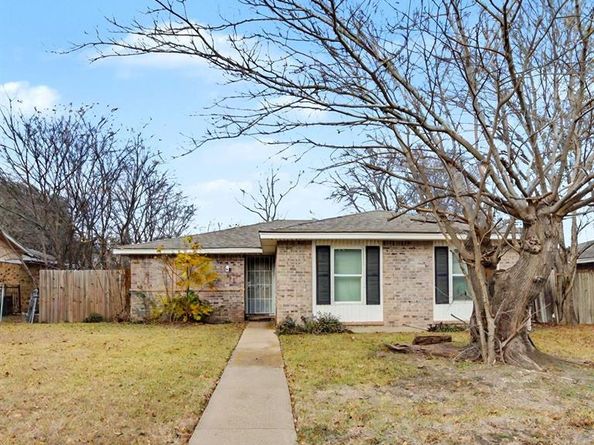 805  Cherry Hills Drive , Lancaster Texas 75134