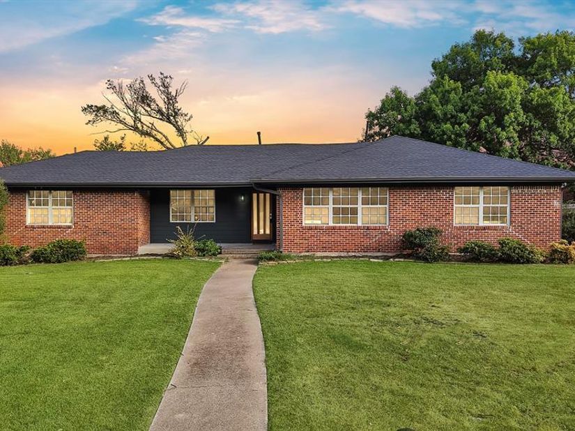 1618  Comanche Trail , Garland Texas 75043