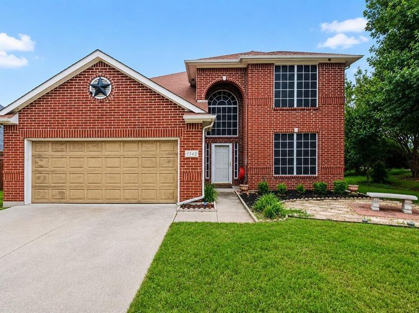 1342  Clear Creek Drive , Lewisville Texas 75067