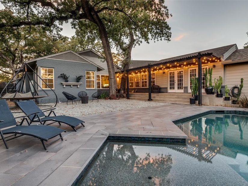 1518  Oak Knoll Street , Dallas Texas 75208