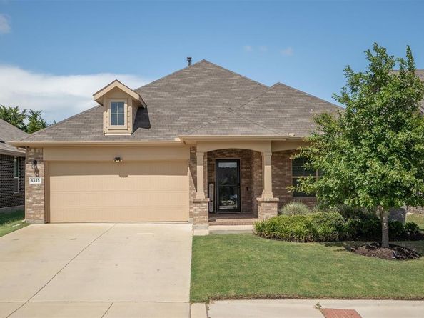 5525  Round Hill Road , Denton Texas 76210