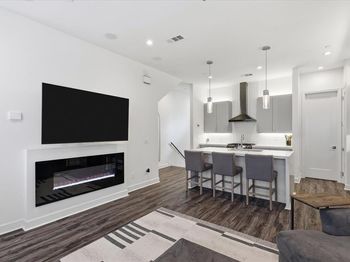 1813  Park Avenue 