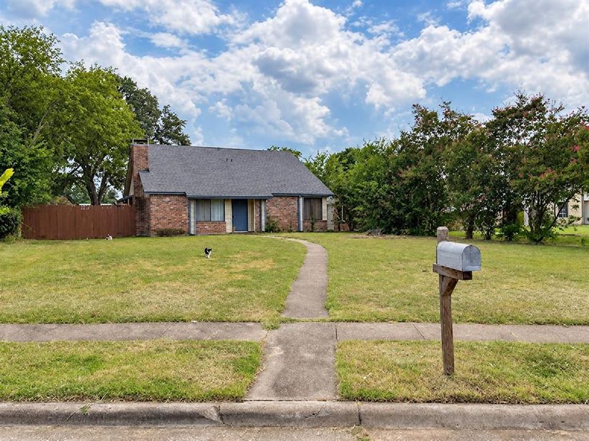 2926  Bonanza Lane  , Garland Texas 75042