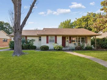 132 W Kenwood Drive 