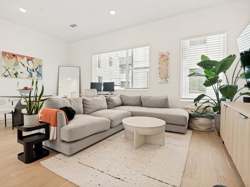 427 W 10th Street  201, Dallas Texas 75208