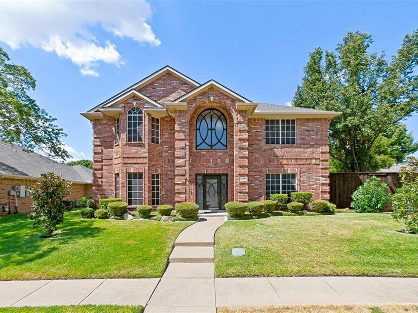 425  Baltusrol Circle , Garland Texas 75044