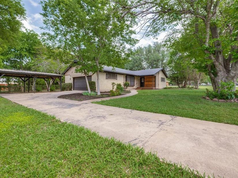 1533 E Springcrest Circle , Lancaster Texas 75134