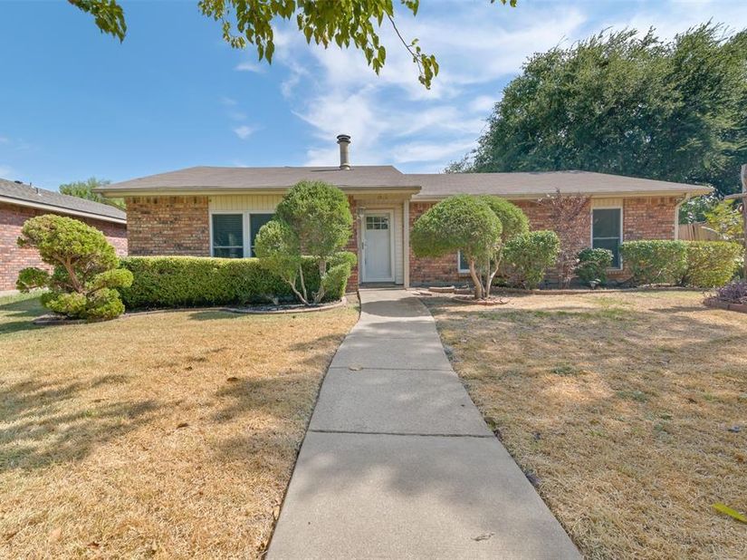 1418  Paris Drive , Garland Texas 75040
