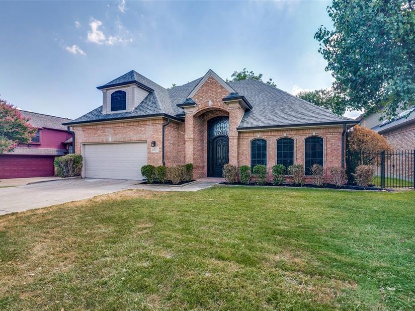2907  Bluffview Drive , Garland Texas 75043