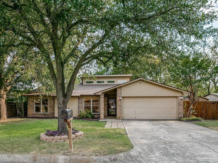 904  Dewey Scott Street , Benbrook Texas 76126