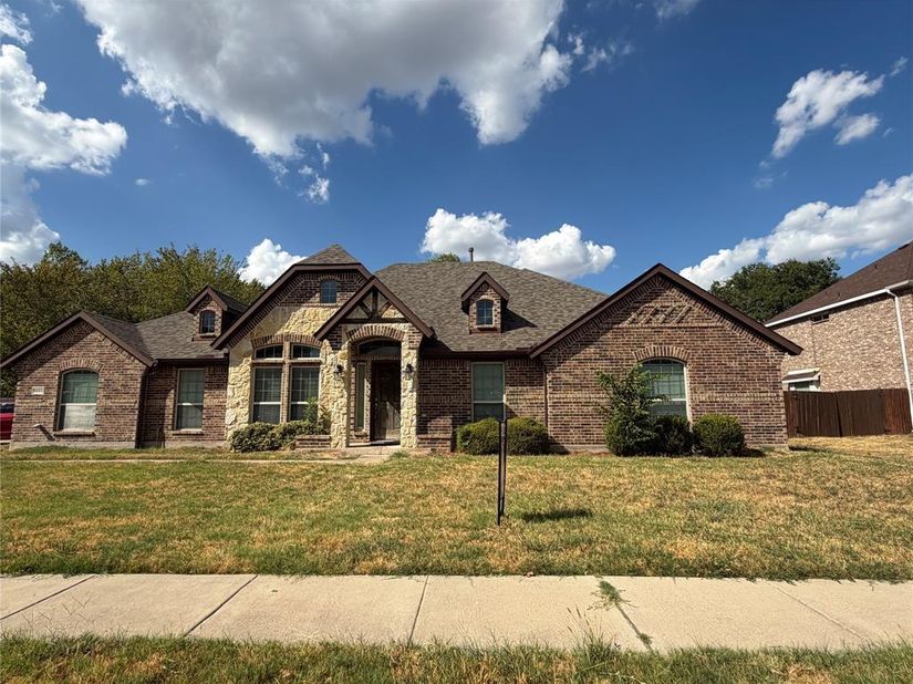 1253  Carriage Creek Drive , DeSoto Texas 75115