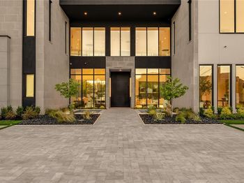 10011  Lennox Lane 
