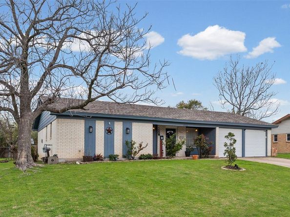 3900  Cresthill Road , Benbrook Texas 76116