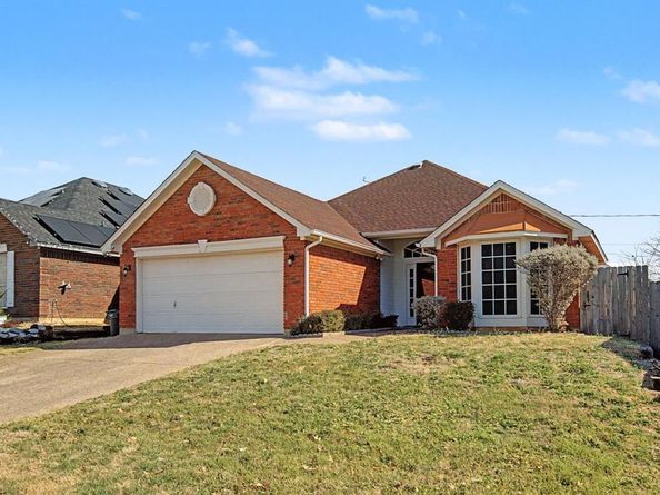 645  Cross Ridge Circle N, Fort Worth Texas 76120