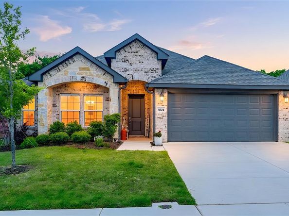 9824  Mescalbean Boulevard , Fort Worth Texas 76036