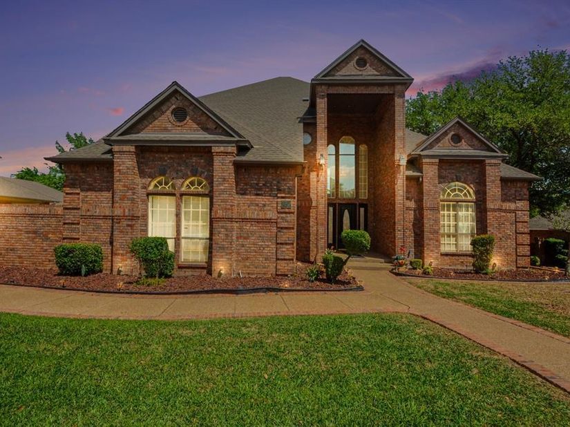 5205  Vicksburg Drive , Arlington Texas 76017