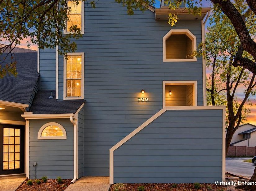 700  Bel Aire Crest , Irving Texas 75061