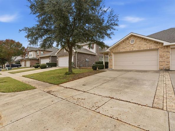 1425  Ravenwood Drive , Mansfield Texas 76063