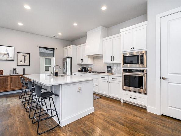 1120  Lavender Ridge , Dallas Texas 75204