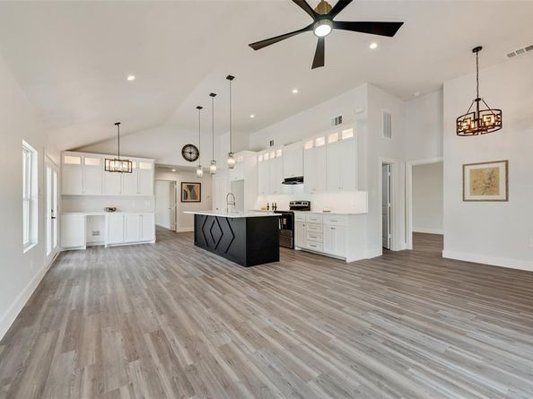 2418  Lyola Street , Dallas Texas 75241