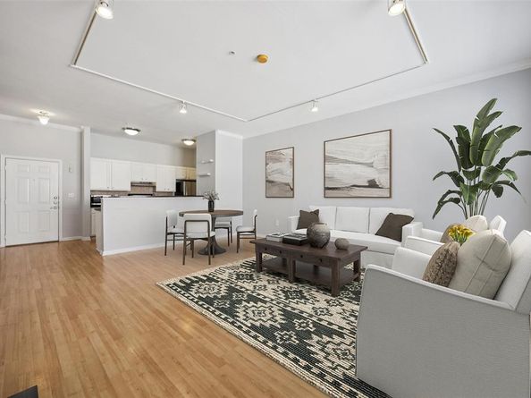 2305  Worthington Street  322, Dallas Texas 75204