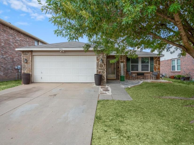 3916  Irish Setter Drive , Fort Worth Texas 76123
