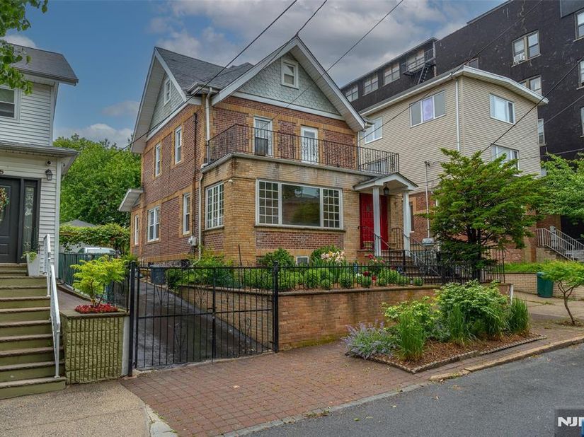17 77th, North Bergen NJ 07047