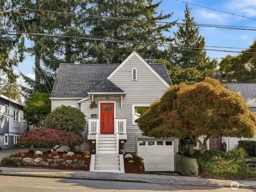 5756 25th Avenue NE, Seattle WA 98105