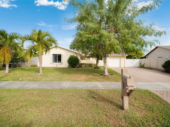 13249 SW 86th Ln, Miami FL 33183