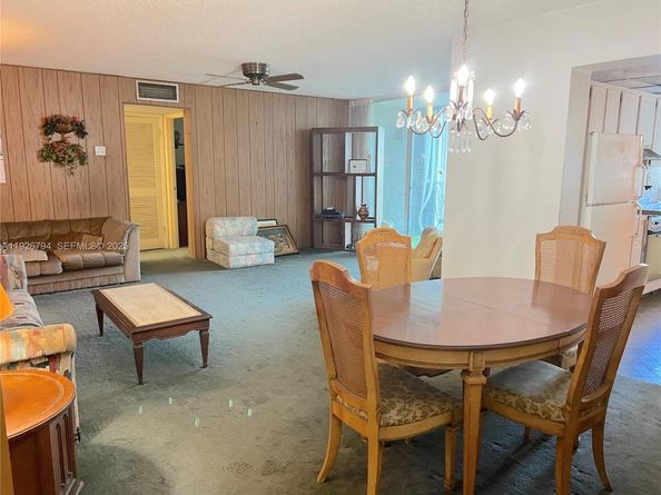 942 NE 199th St 202, Miami FL 33179