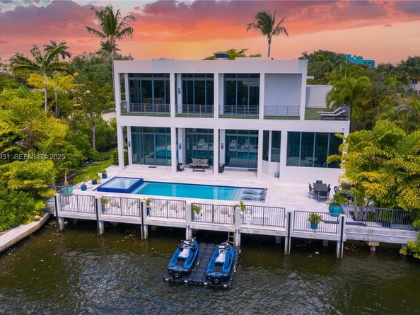 2700 NE 18th St, Fort Lauderdale FL 33305