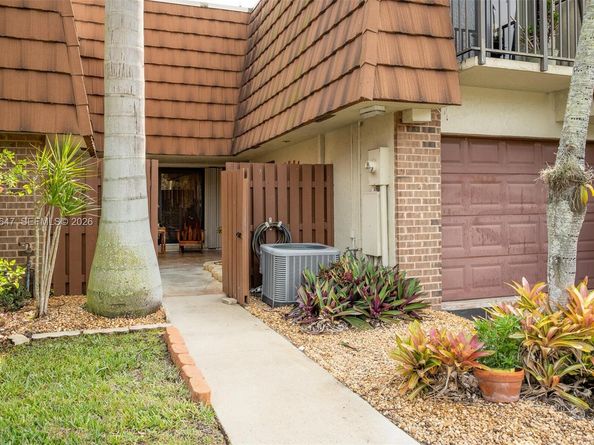 1222 SW 120th Way, Davie FL 33325