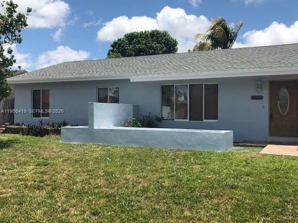 20013 NW 62nd Pl, Hialeah FL 33015