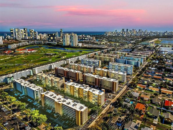 610 NE 12th Ave 203, Hallandale Beach FL 33009