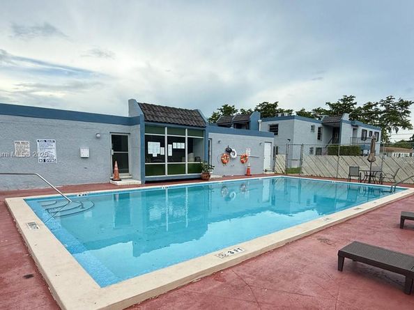 160 SW 30th Ave 109A, Miami FL 33135