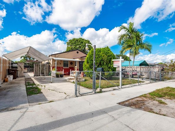 4118 E 10th Ct, Hialeah FL 33013