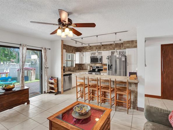 16465 NE 26th Ave 18, North Miami Beach FL 33160