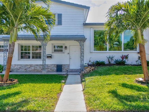 1016 NE 4th Ct, Hallandale Beach FL 33009