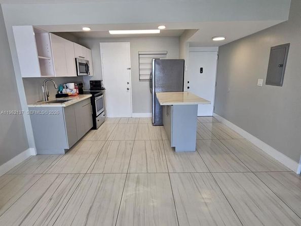 15600 NW 7th Ave 703, Miami FL 33169