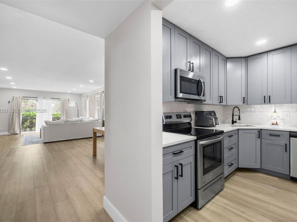 6100 S Falls Cir Dr 101, Lauderhill FL 33319