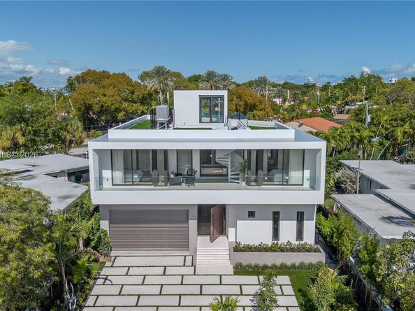 1045 W 47th Ct, Miami Beach FL 33140