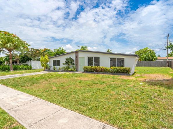 6117 NW 9th St, Margate FL 33063