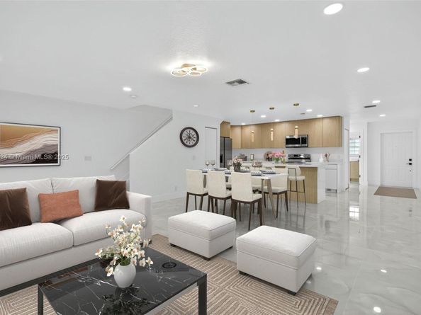 4456 Crystal Lake Dr, Deerfield Beach FL 33064