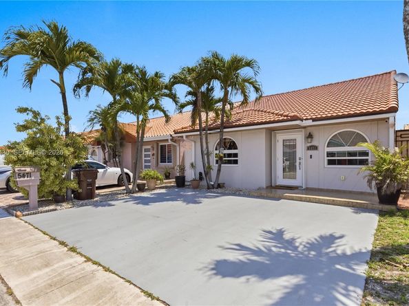 5471 W 27th Ct, Hialeah FL 33016