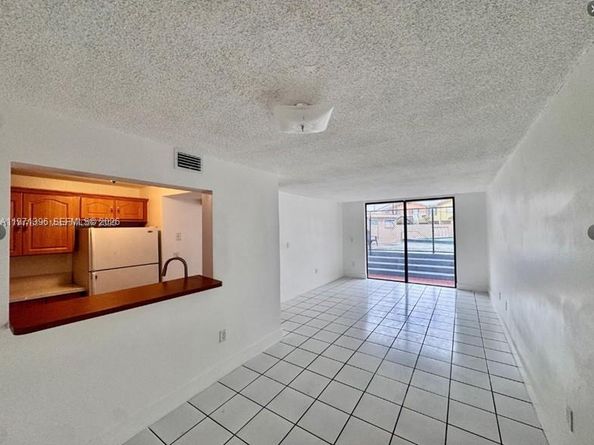 9678 Fontainebleau Blvd 111, Miami FL 33172