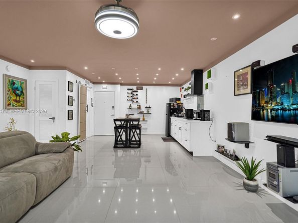 7401 SW 82nd St 202S, Miami FL 33143