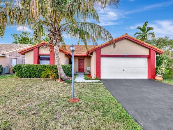 5911 Epsom Ln, Davie FL 33331