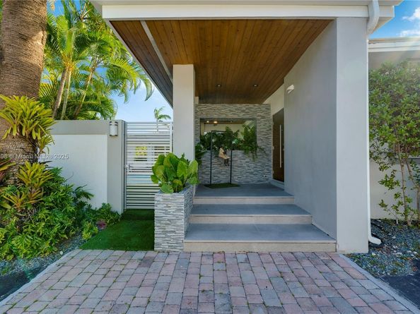 1616 S Bayshore Dr, Miami FL 33133