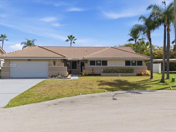 6520 Olde Moat Way, Davie FL 33331