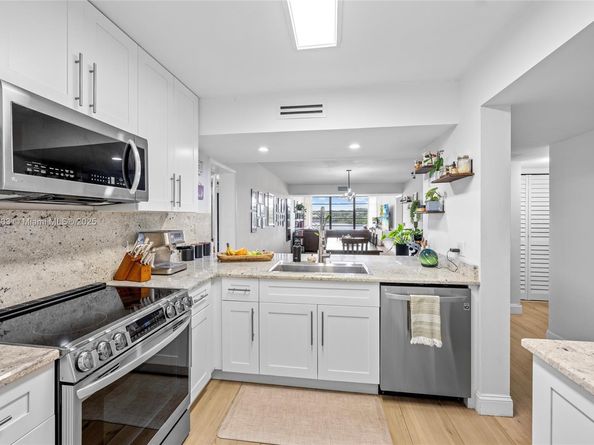 1532 Whitehall Dr 304, Davie FL 33324